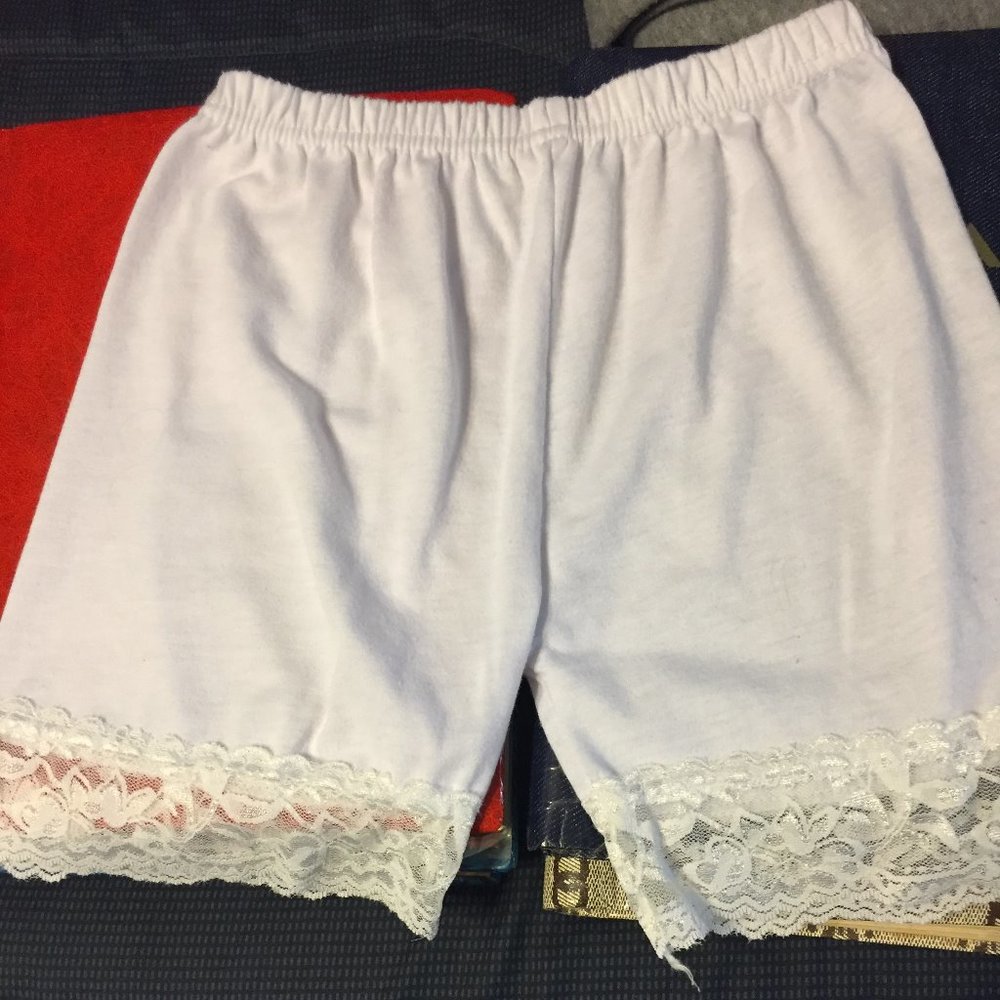 JUNIORS LACE -TRIMMED PETTIPANT